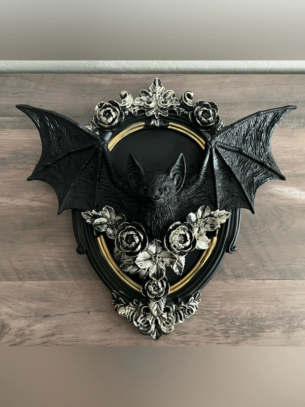 Black and Gold Bat Wall Plaque - Decorative Home Wall Decor Halloween